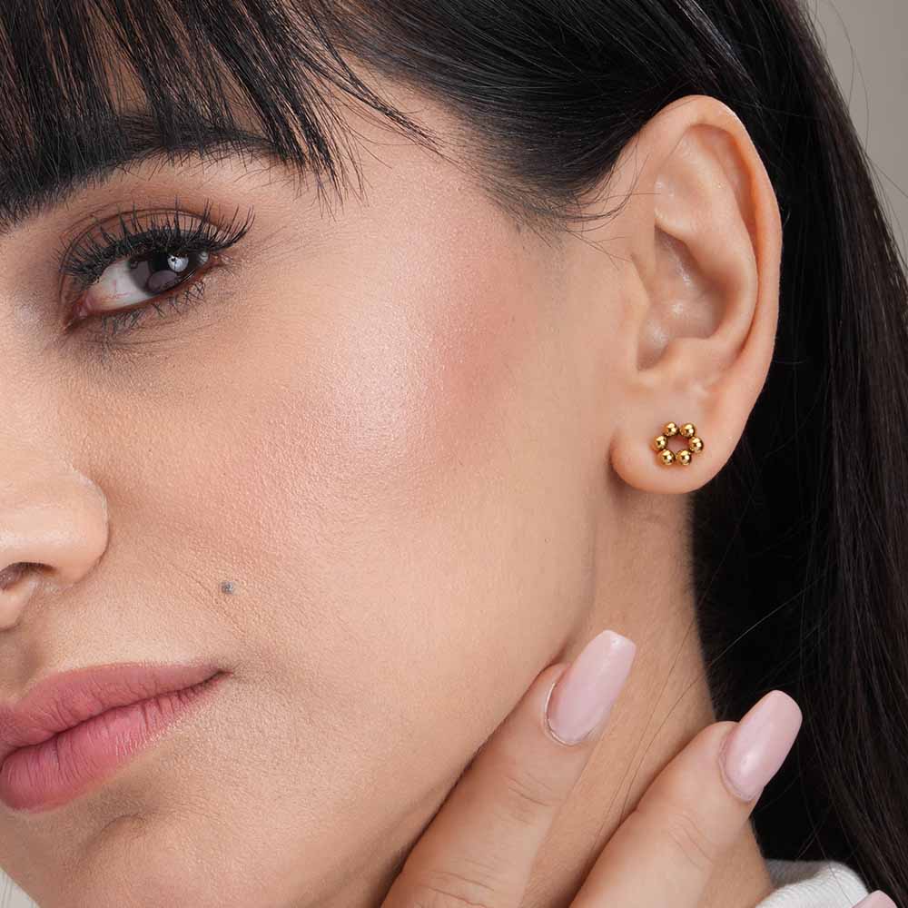 Classic chic stud earrings
