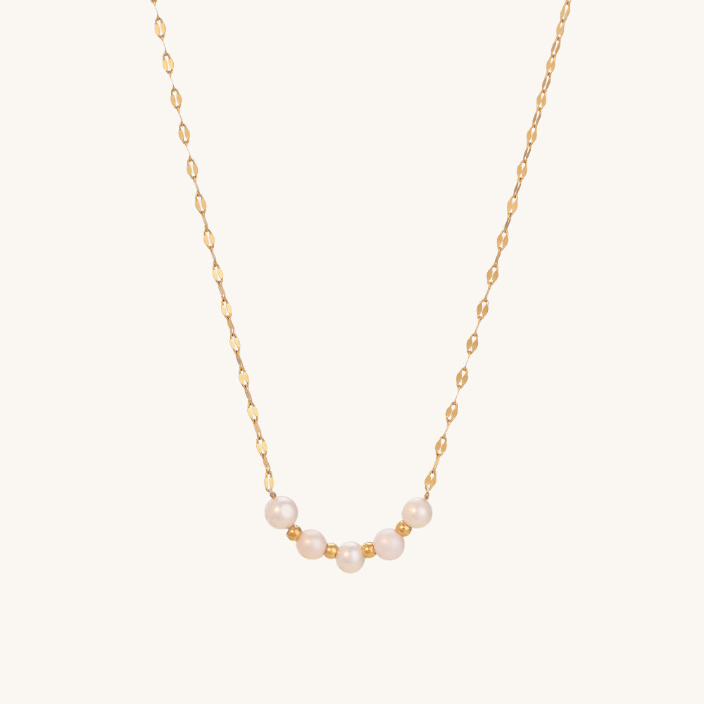 Pearl lip chain necklace