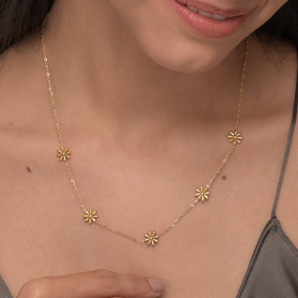 Daisy flower necklace