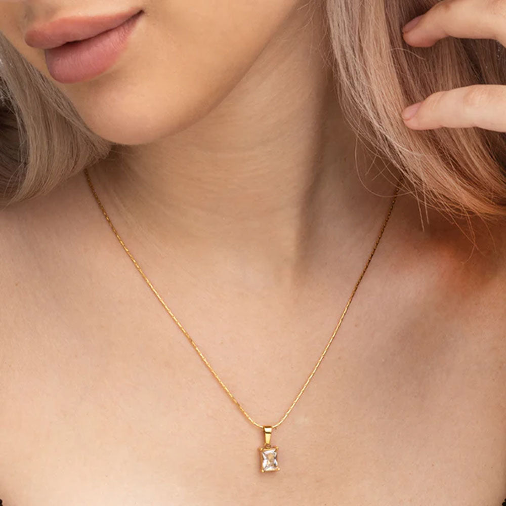 Delicate moonstone necklace