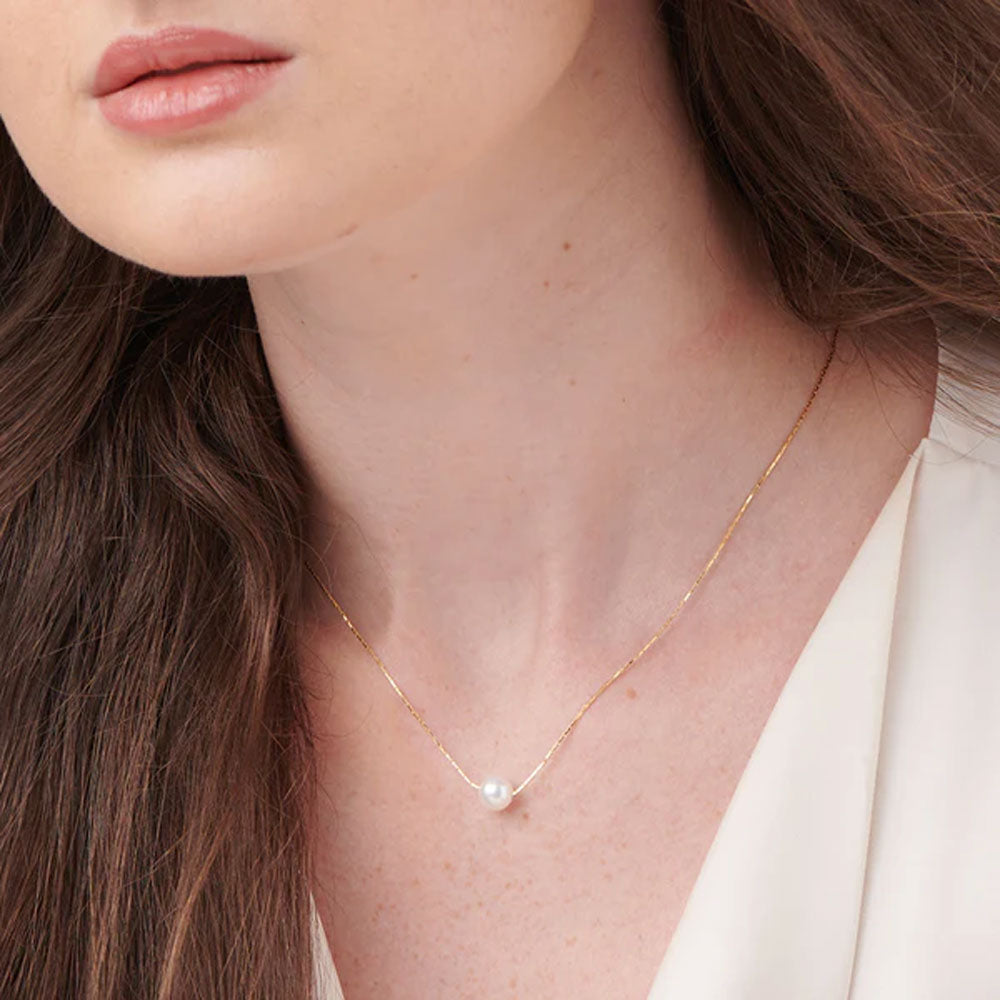 Delicate pearl necklace
