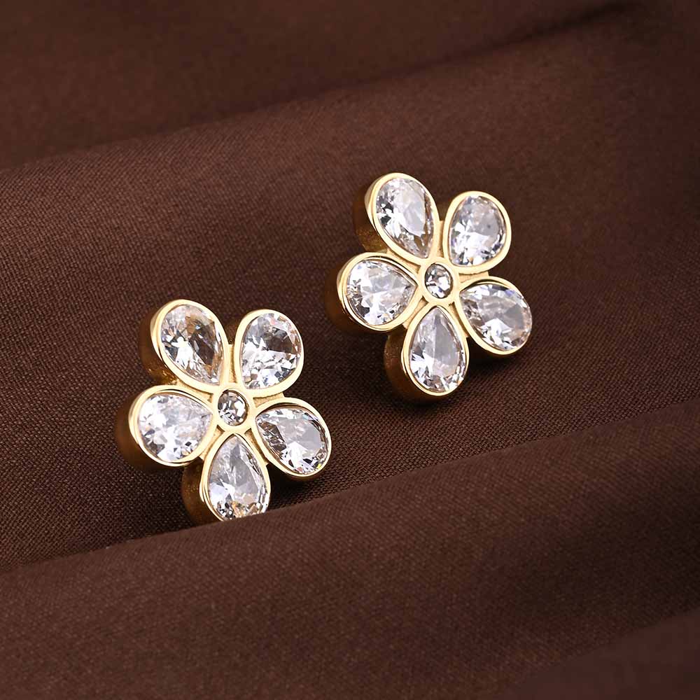 Blooming diamonds stud earring