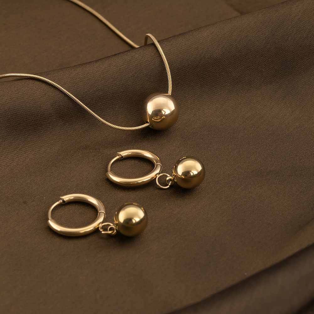 Golden orb set