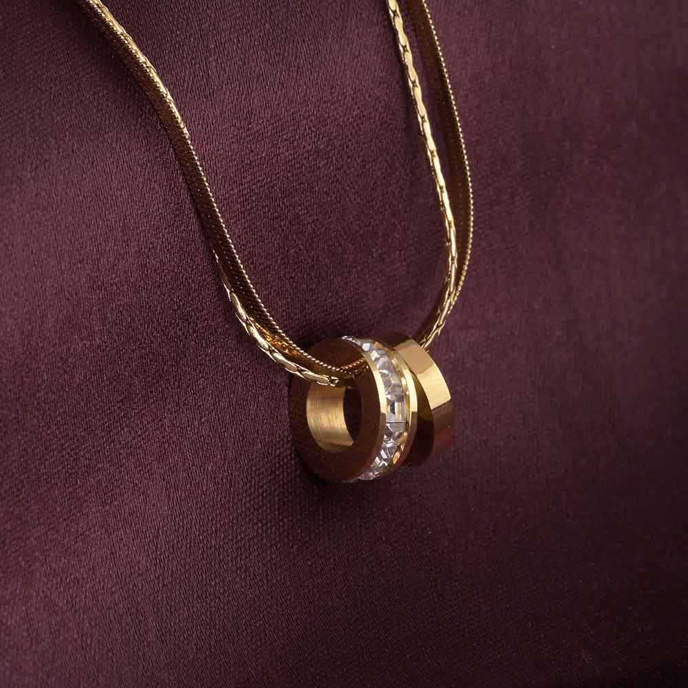 Gilded rings layered necklace