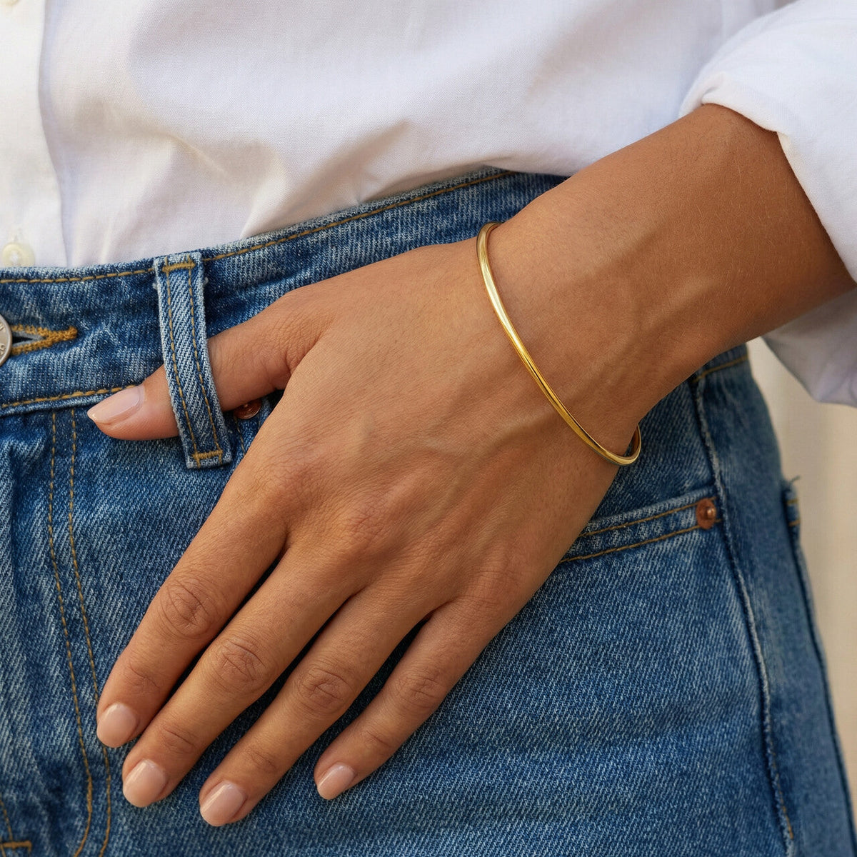 Round wire bangle bracelet