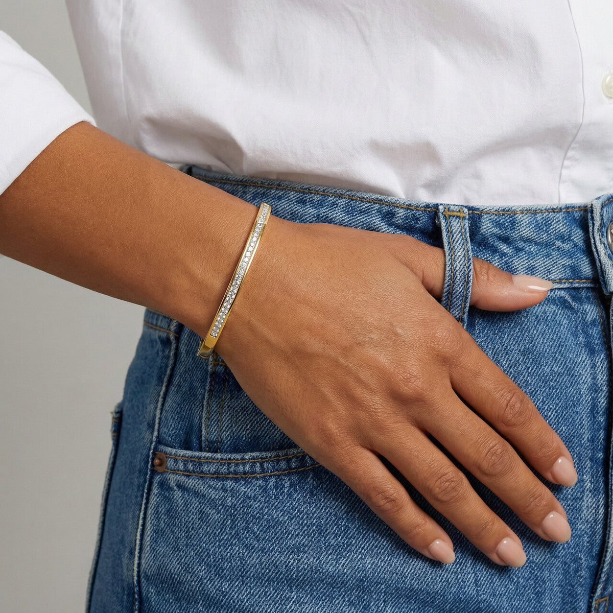 Sparkling line bangle bracelet