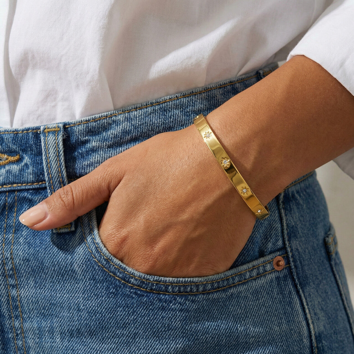 Floral diamonds bangle bracelet