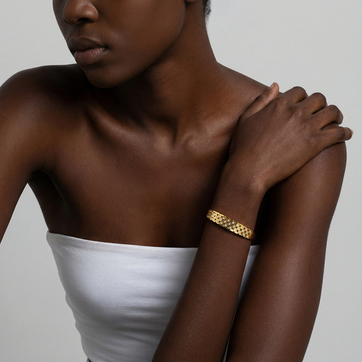 Shimmering star gold bangle bracelet