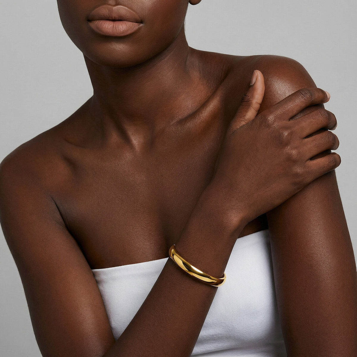 Plain gold bangle bracelet   7 mm